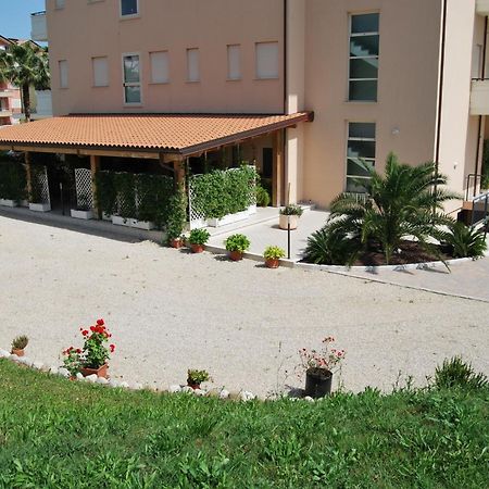 Nereto Hotel Europa מראה חיצוני תמונה