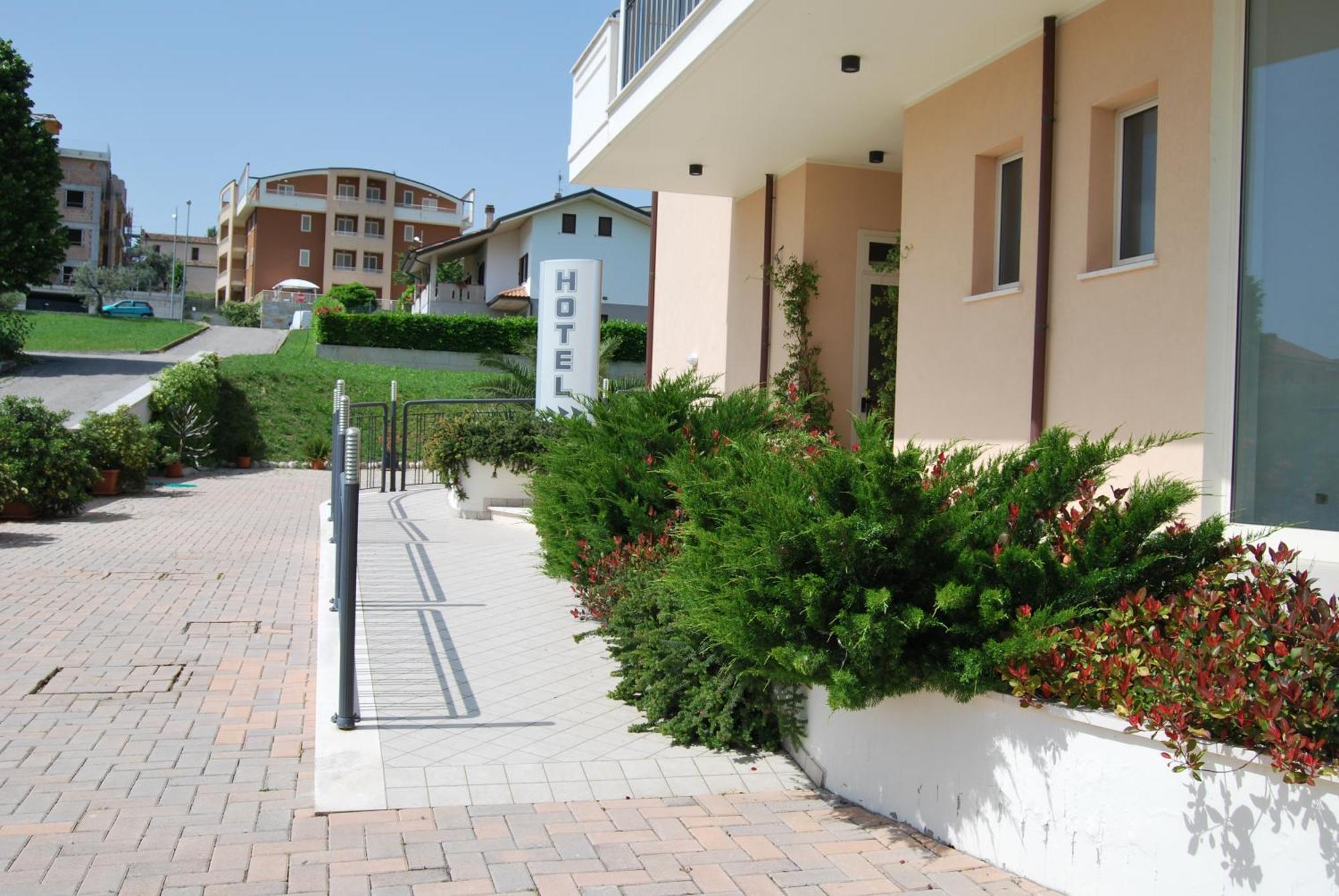 Nereto Hotel Europa מראה חיצוני תמונה