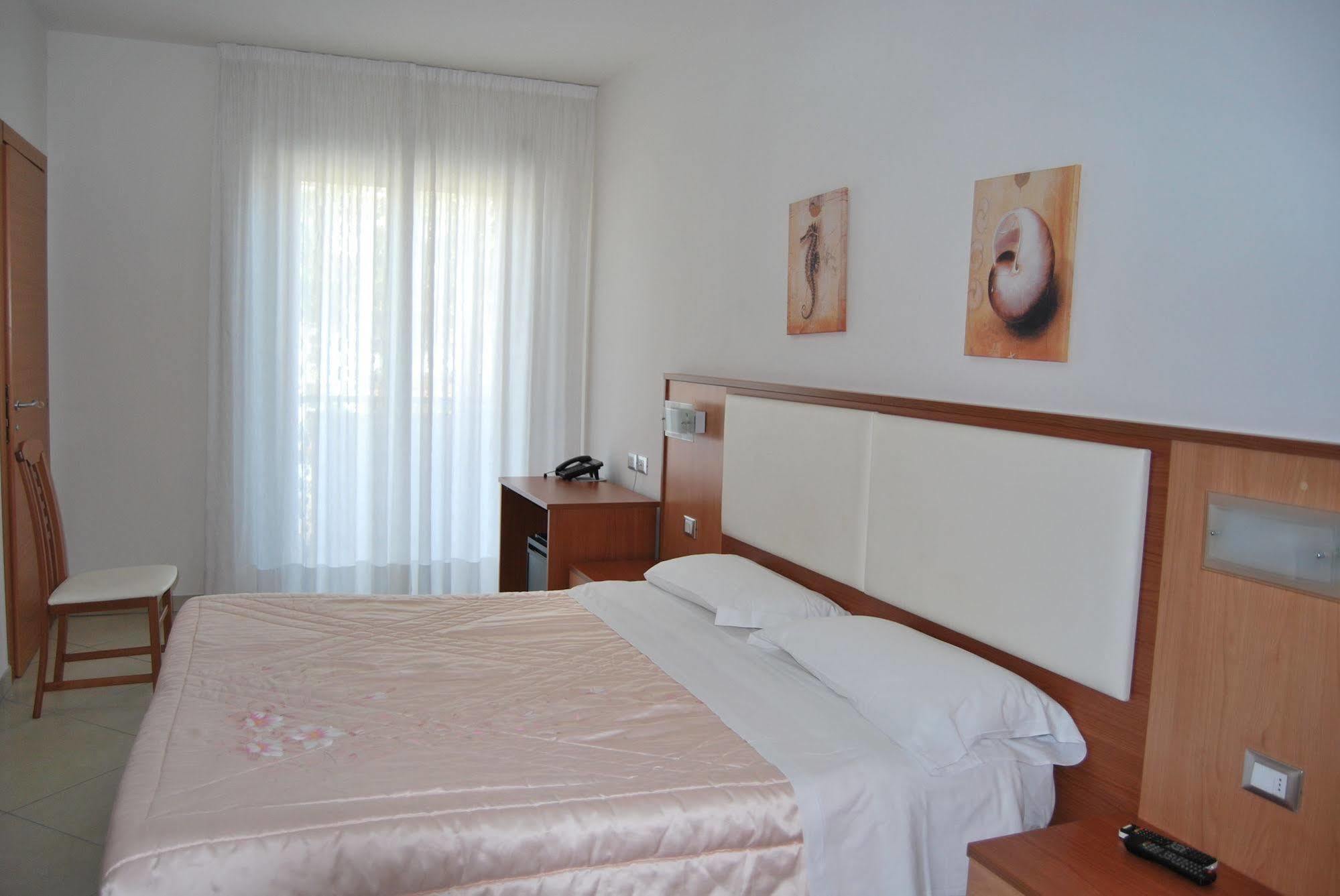 Nereto Hotel Europa מראה חיצוני תמונה