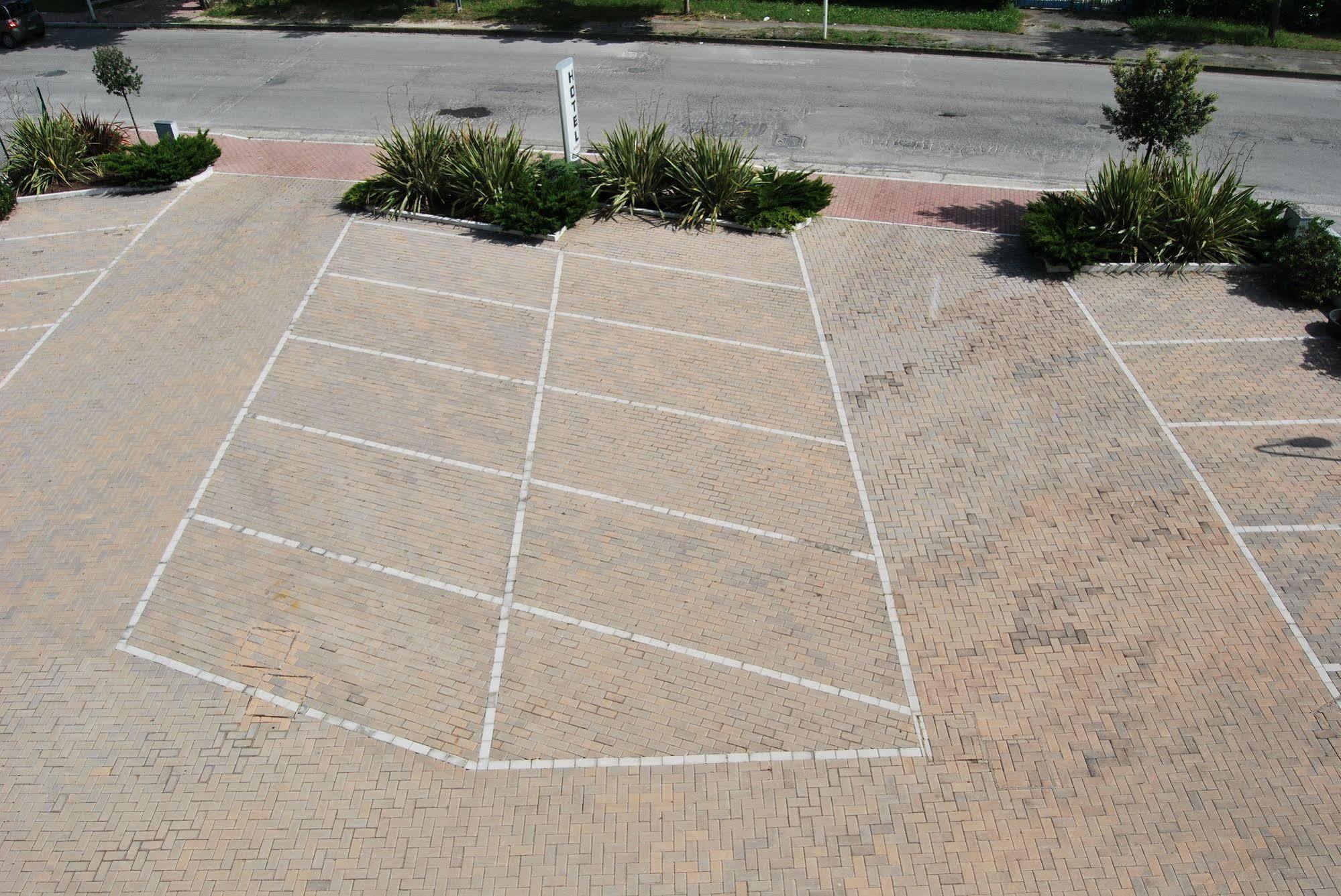 Nereto Hotel Europa מראה חיצוני תמונה