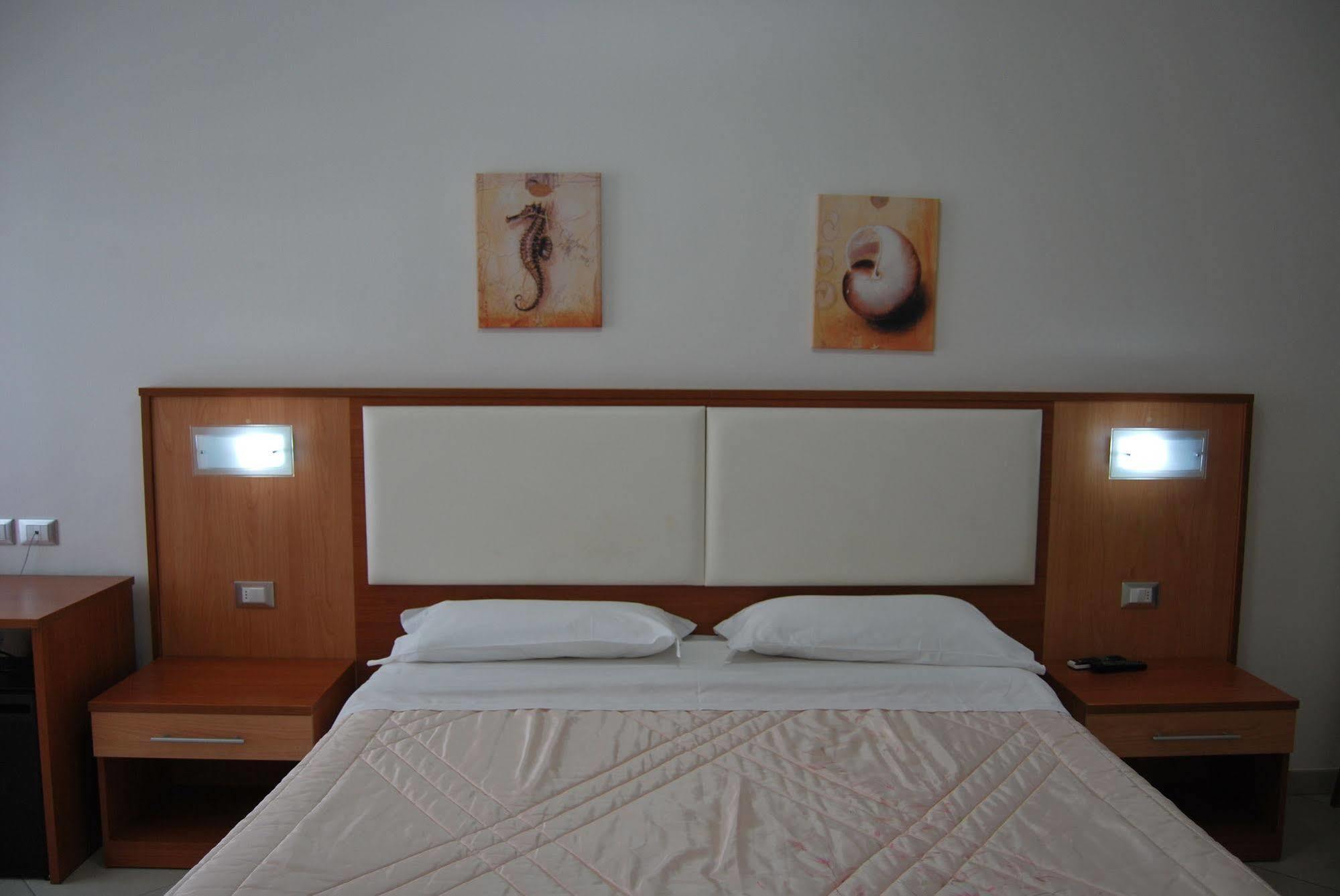 Nereto Hotel Europa מראה חיצוני תמונה